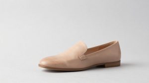 Best Shoes for Airport Travel: Comfy Slip-On Picks 2026